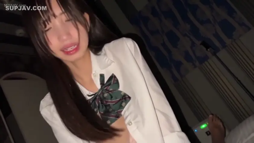 室内 · 坐姿 · 面部 · JK制服
