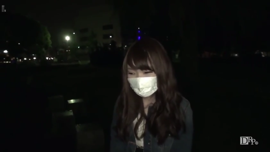 佩戴口罩特写 · 低头 · 夜晚 · 口罩 · 医用口罩